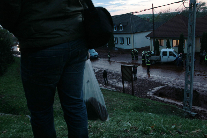 Illustration for article titled Revisiting the Small Village That Was Completely Devastated By Toxic Red Sludge
